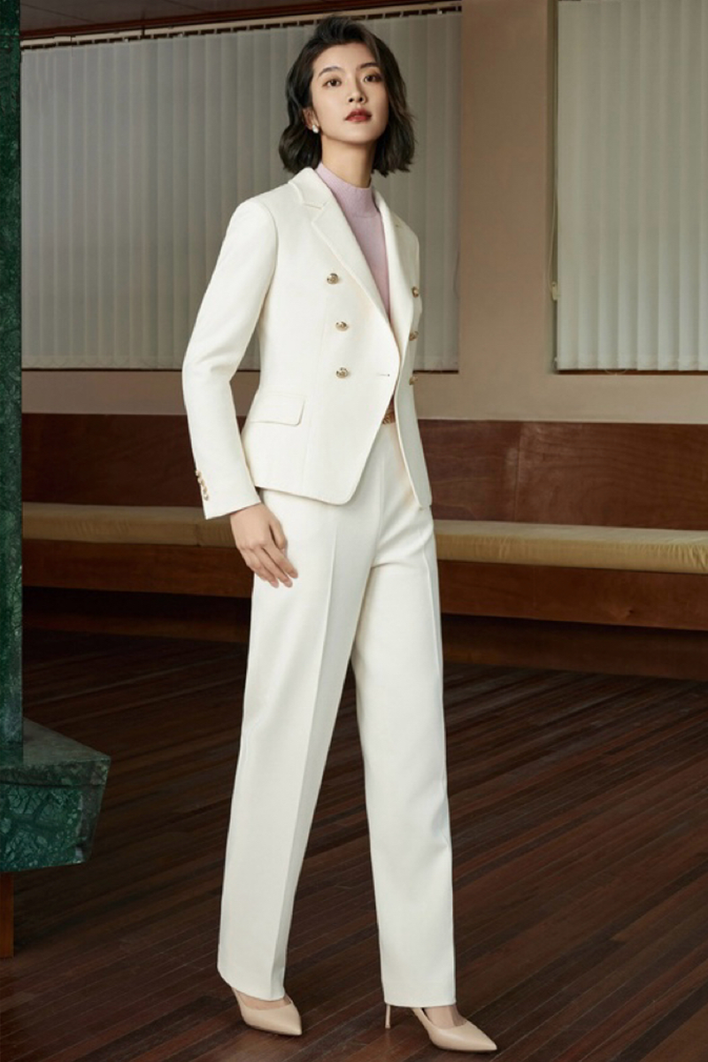 Off‑White Double‑Breasted Cropped Two‑Piece Suit